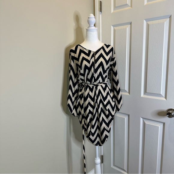 Women’s Chevron Dress- sizeXL - Picture 5 of 8